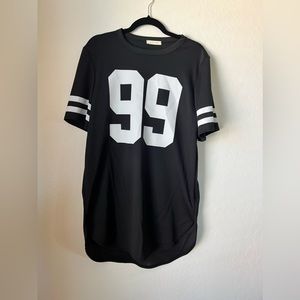 5/$25 Black and White Short Jersey Dress